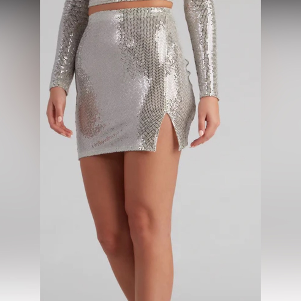 Windsor, women’s shine sequin mini skirt. M medium.